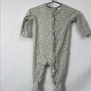 7 For all Mankind sage green floral sleep and play EUC 0-3 months